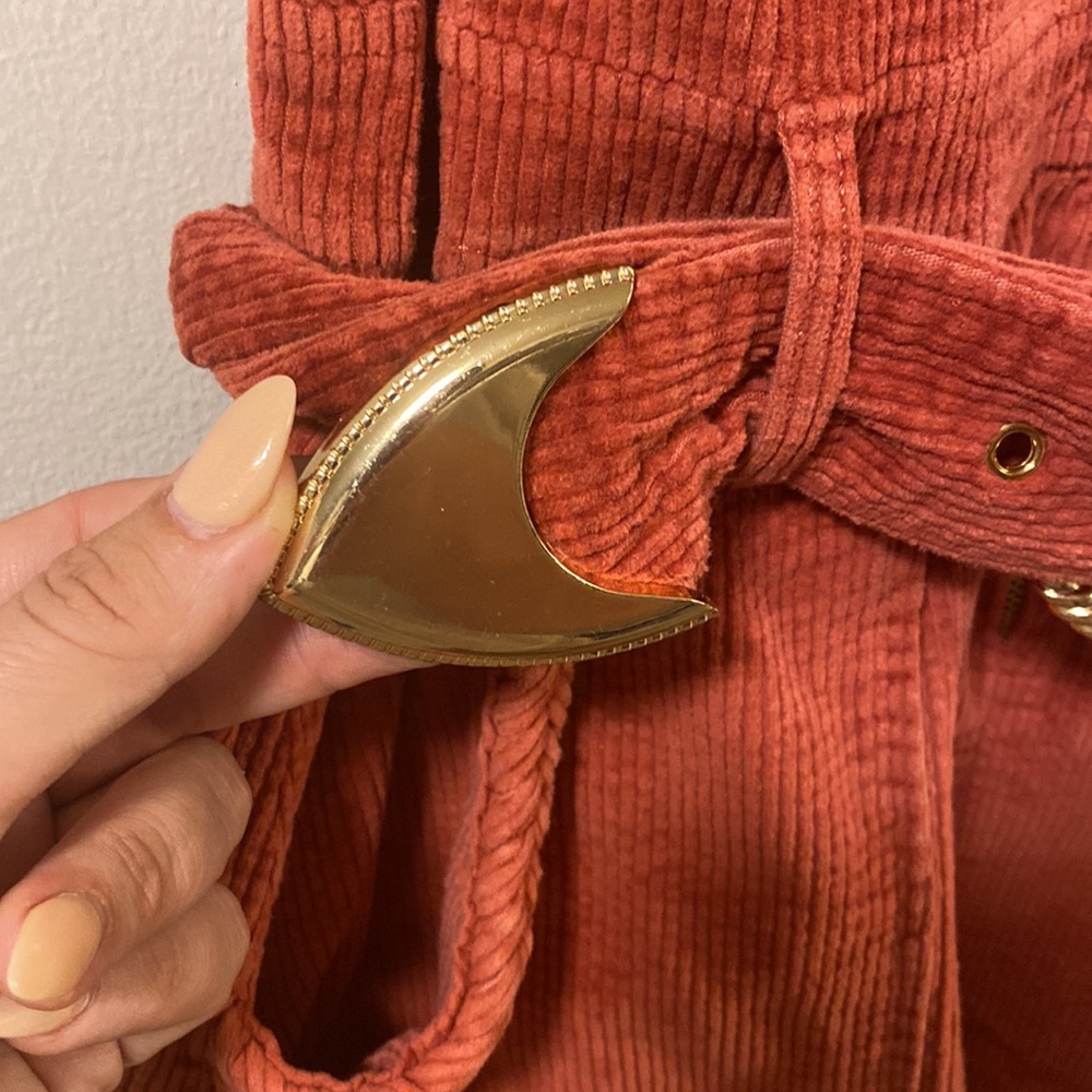 Show me your Mimi corduroy red dress XL with gold buckle detail - Picture 3 of 10